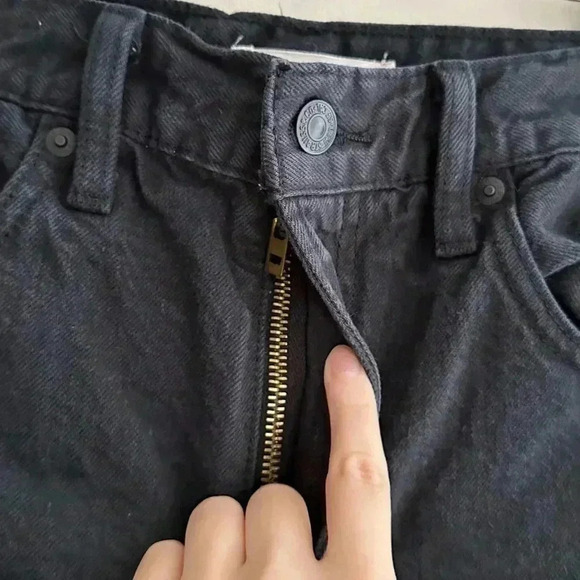 Levi’s Wellthread Collection Ribcage Short, Size 28, Black High-Waisted Shorts - Picture 9 of 16